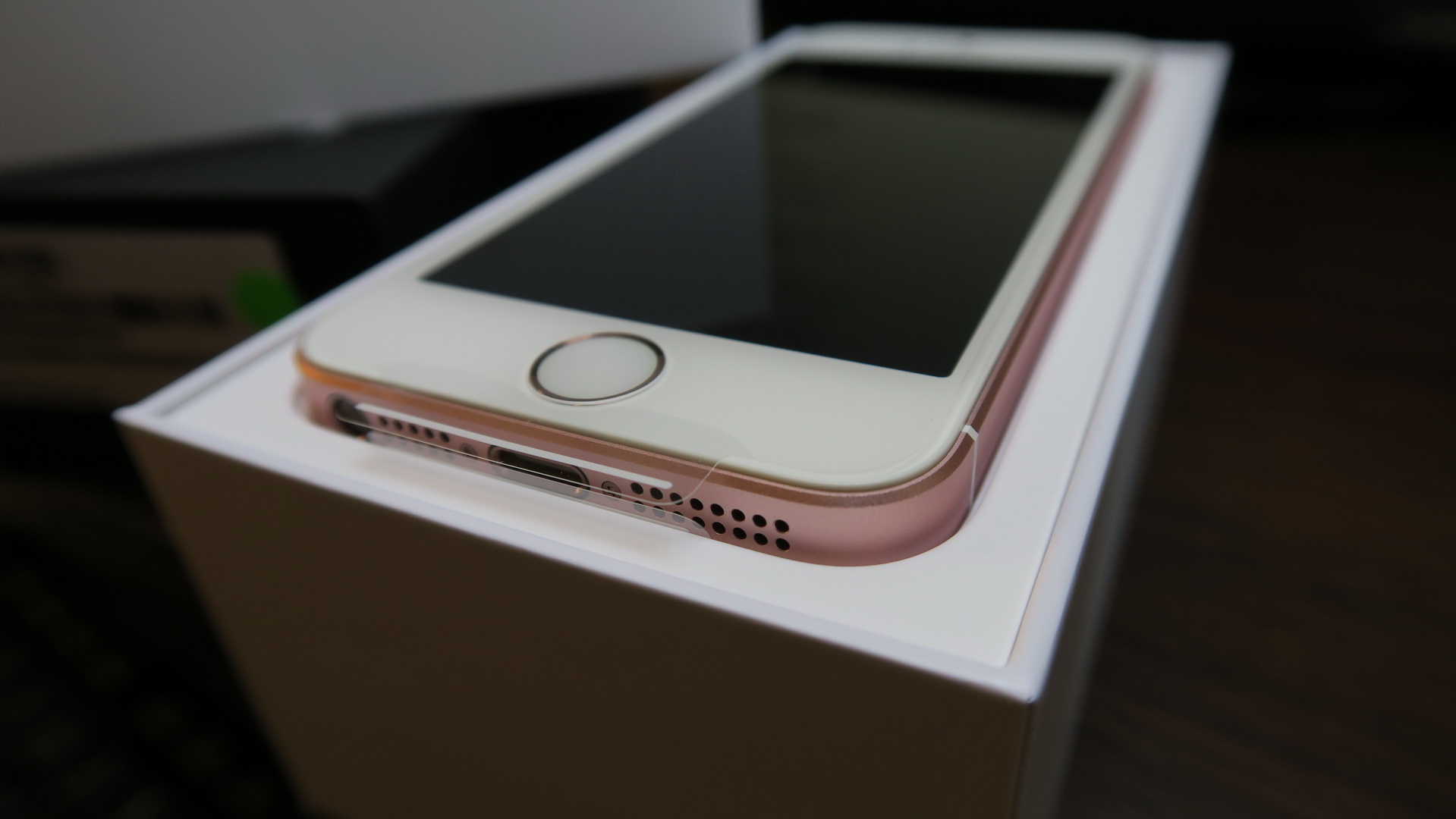 iPhone SE Unboxing: Big Bet on Small Format (Video ...