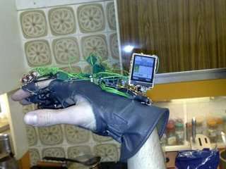 glove_phone