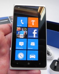 11_Nokia-Lumia-900-reviewgsmdome-com