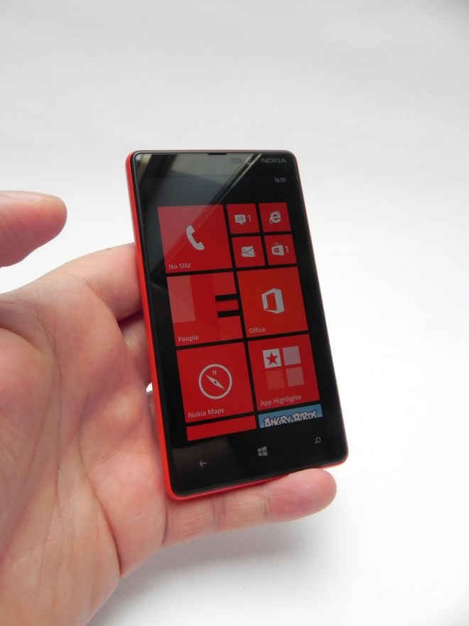 Nokia-Lumia-820-review-GSMDome-com_02