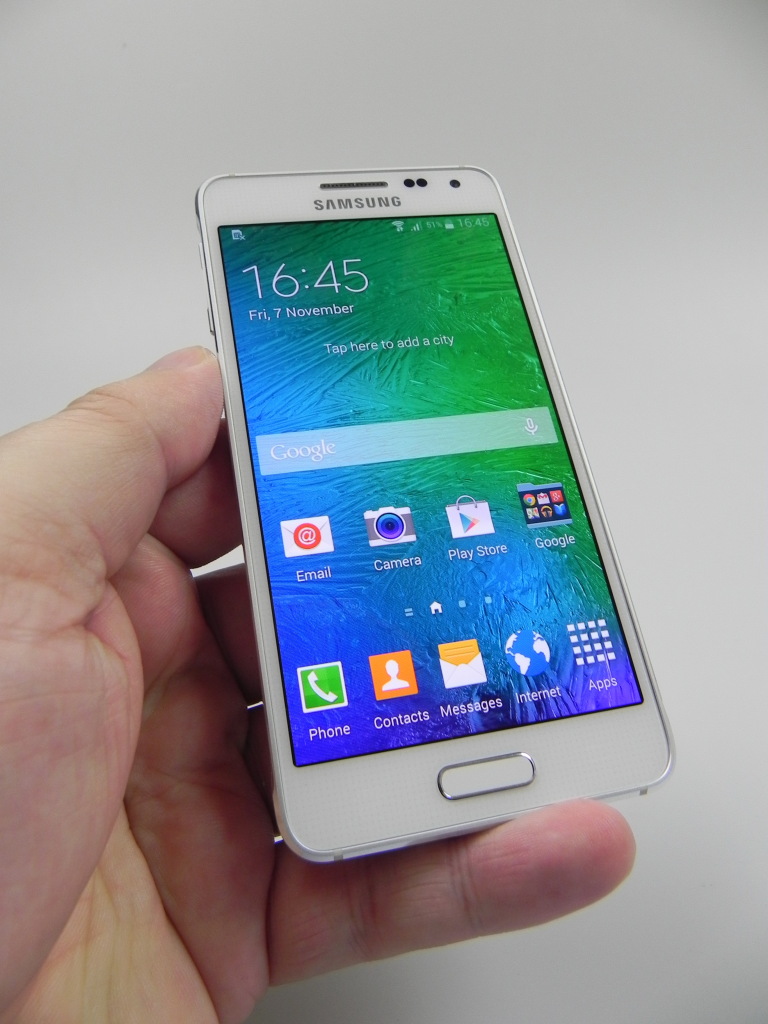 Samsung Galaxy Alpha Review: Unimpressive Camera, Slim Design, Finishing Doesn't Cut (Video) | GSMDome.com