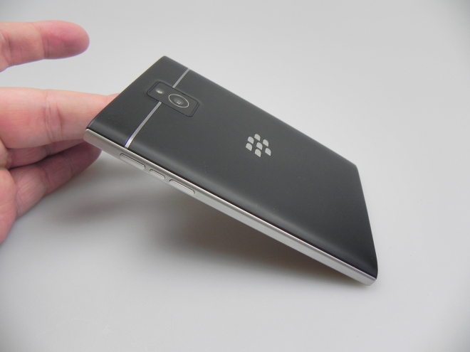 Black-Berry-Passport_083