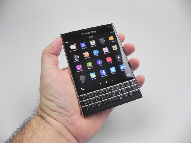 Black-Berry-Passport_093
