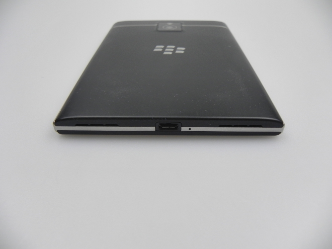 Black-Berry-Passport_112