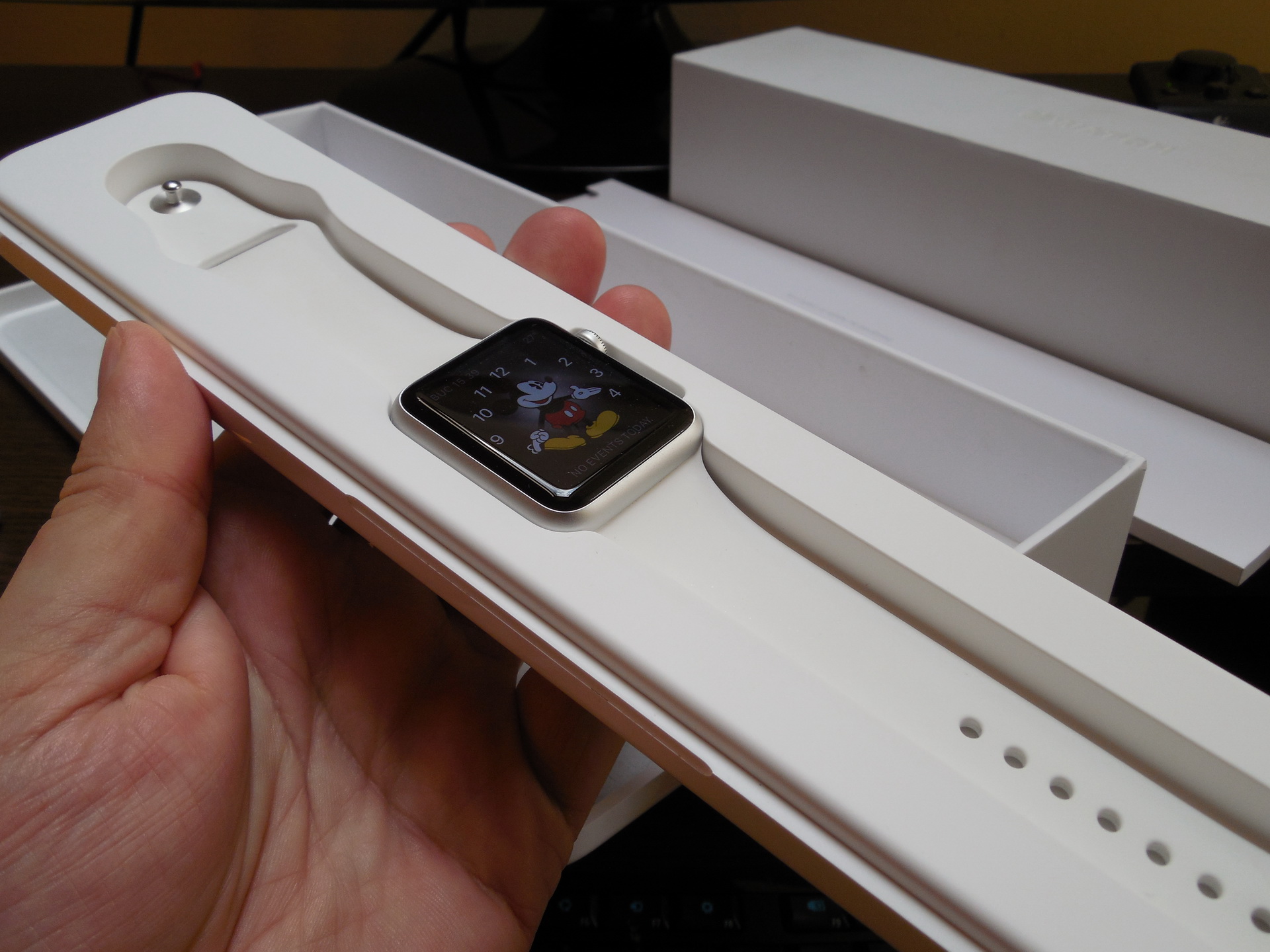 apple watch 4 in box