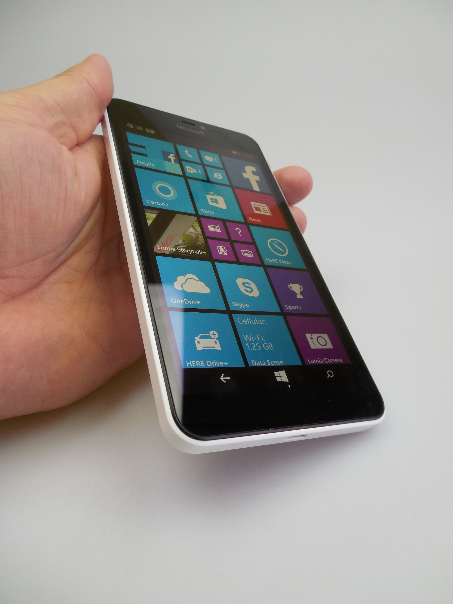 microsoft-lumia-640-xl-lte-review-shines-bright-with-a-crisp-display