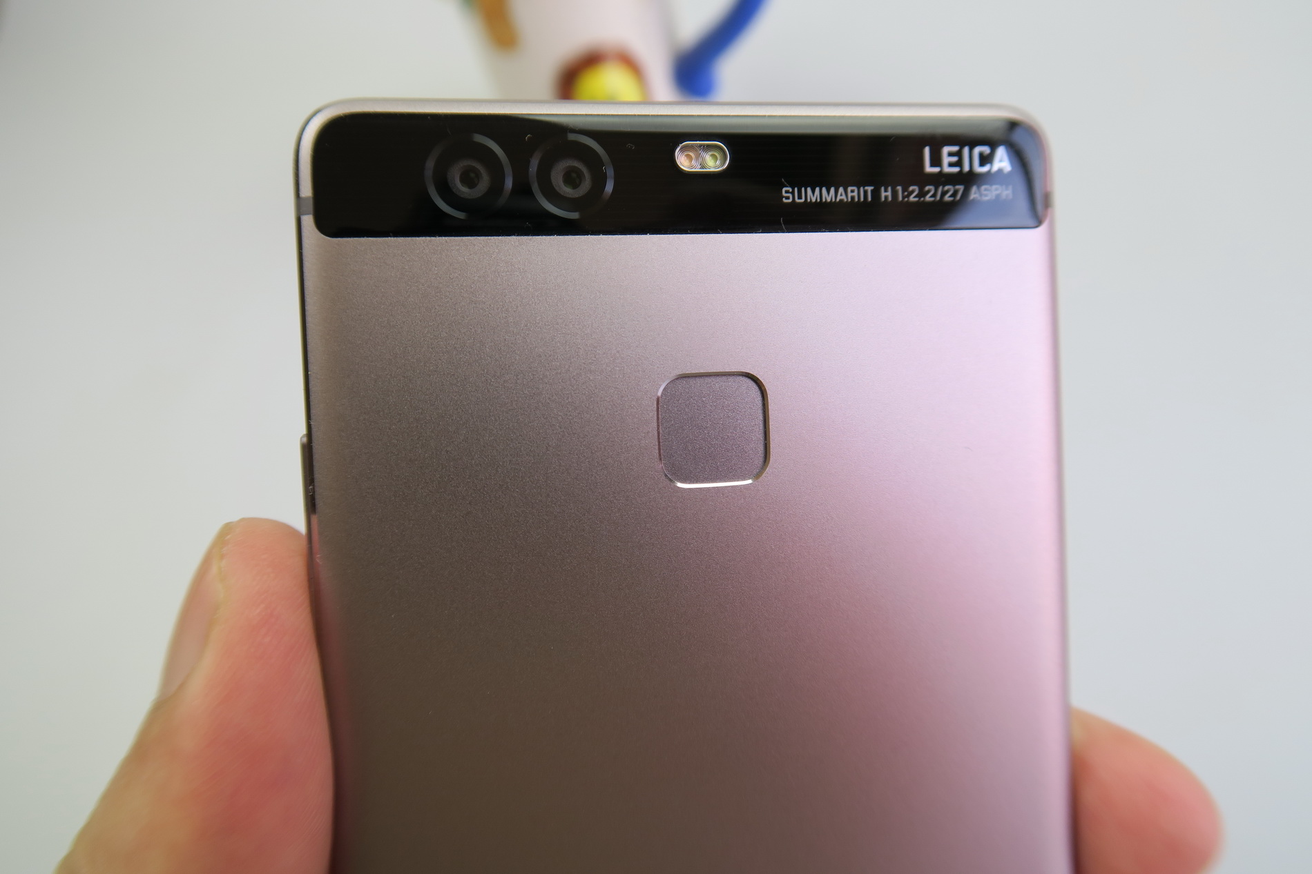 eenzaam toewijding Als reactie op de Huawei P9 Review: Prettiest Huawei Phone Yet, With a Magnificent Camera,  Poor Battery (Video) | GSMDome.com