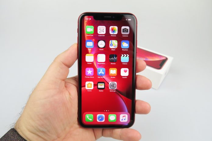 Apple iPhone XR Unboxing (Product Well Worth Hype (Video)