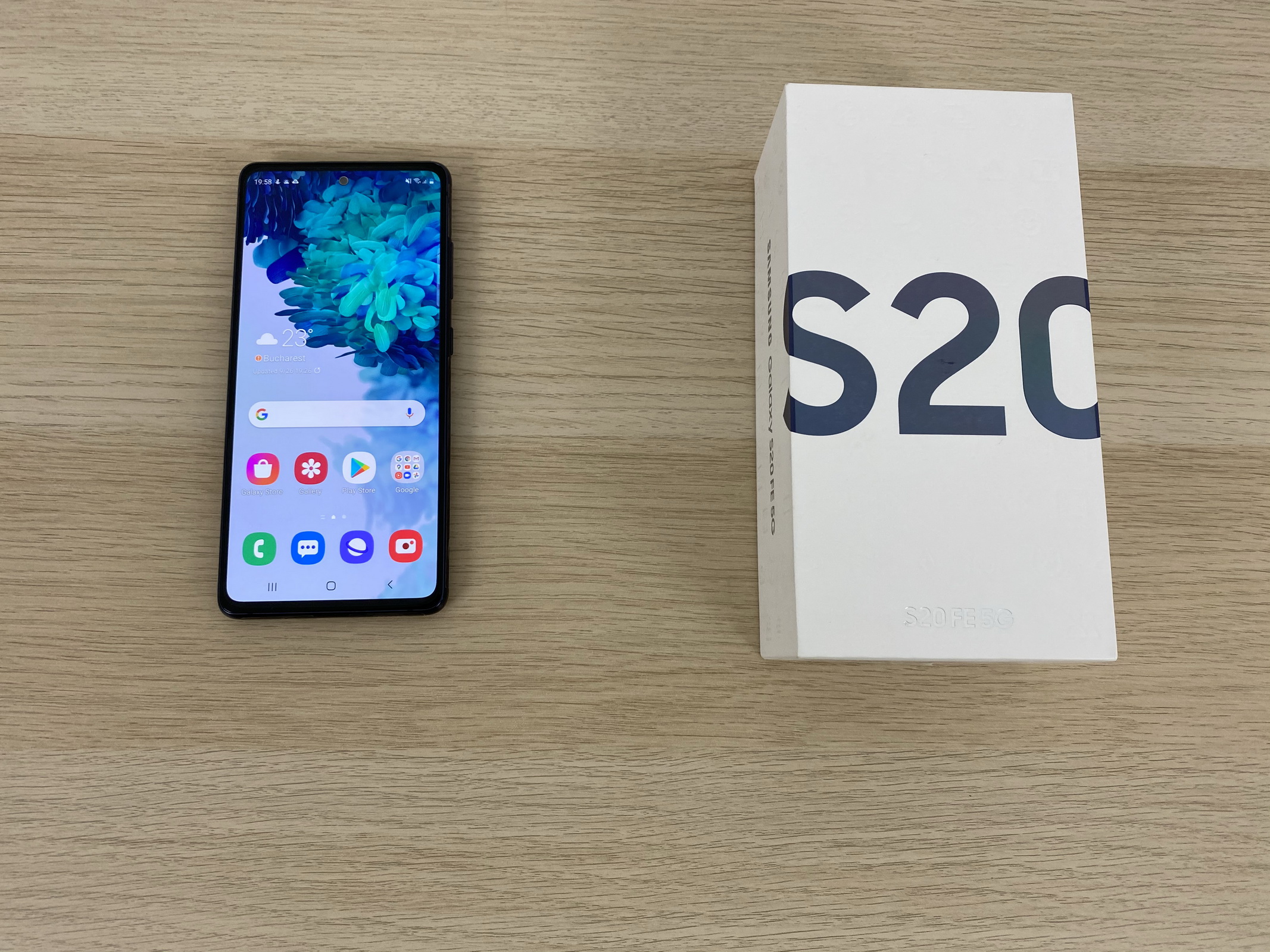 Samsung Galaxy S20 FE 5G Unboxing & First Impressions (Cloud