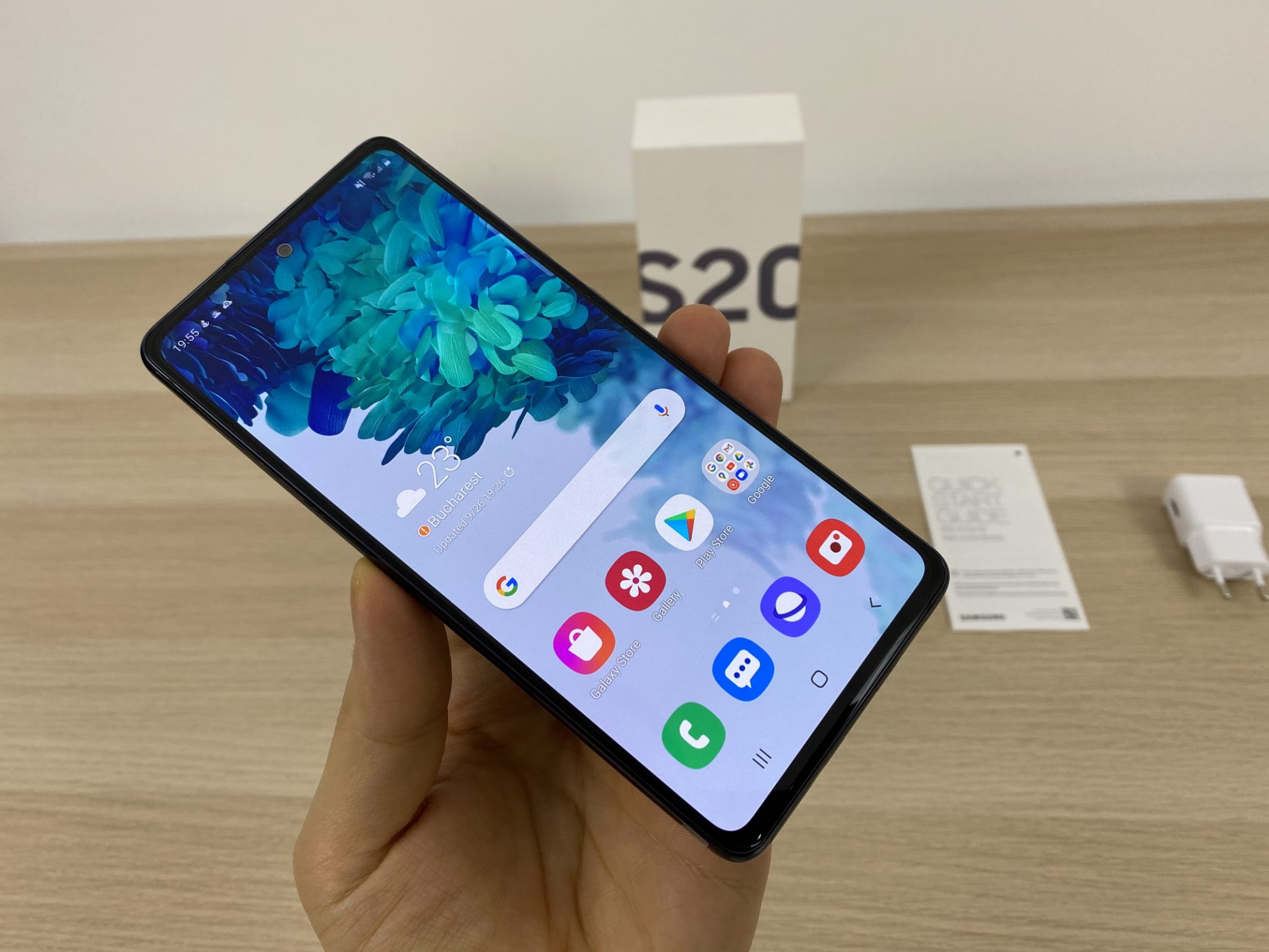 Samsung Galaxy S20 FE 5G Unboxing S20/Note 20 Hybrid Gets Snapdragon