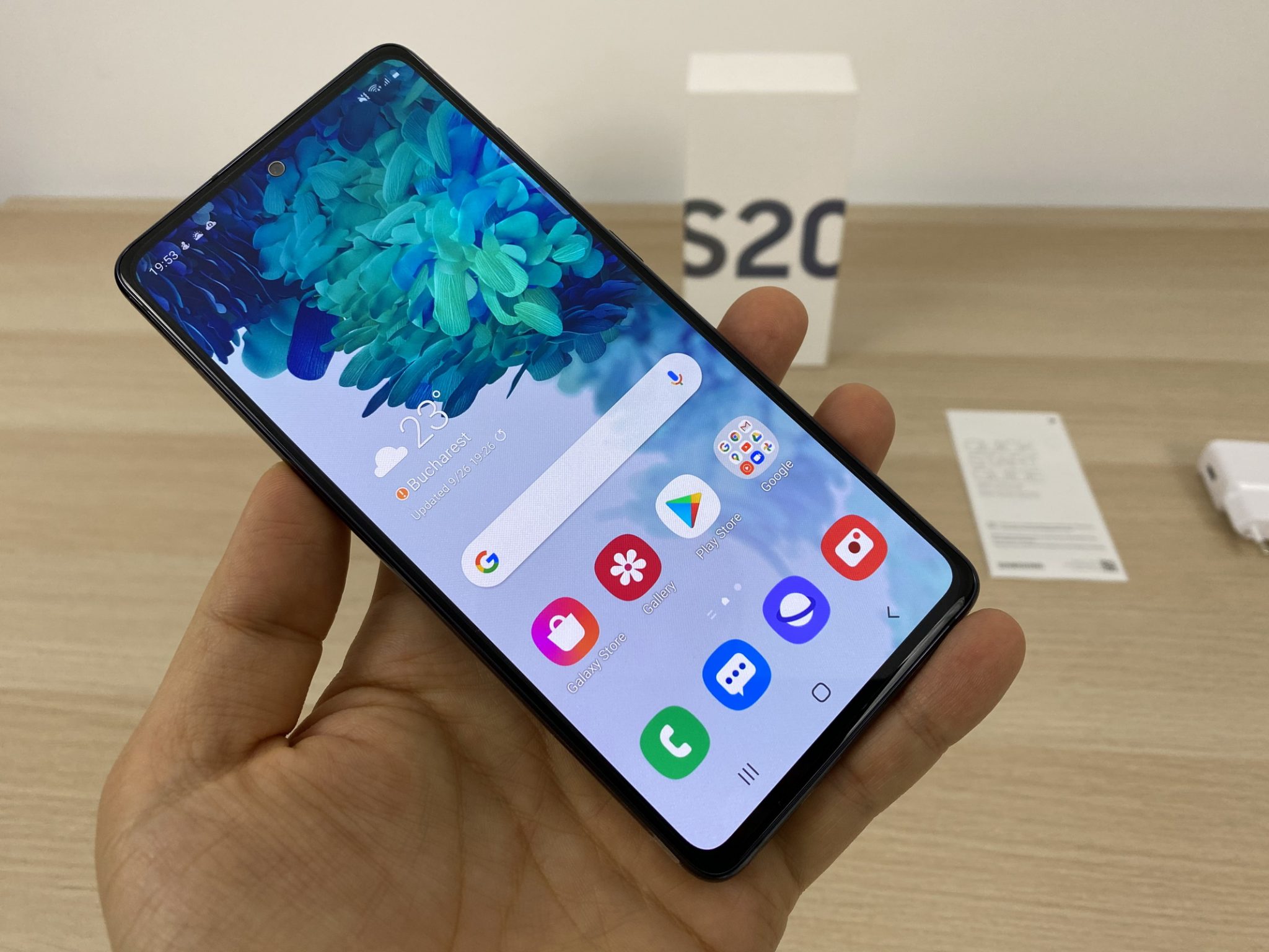 Samsung Galaxy S20 FE 5G Unboxing S20/Note 20 Hybrid Gets Snapdragon