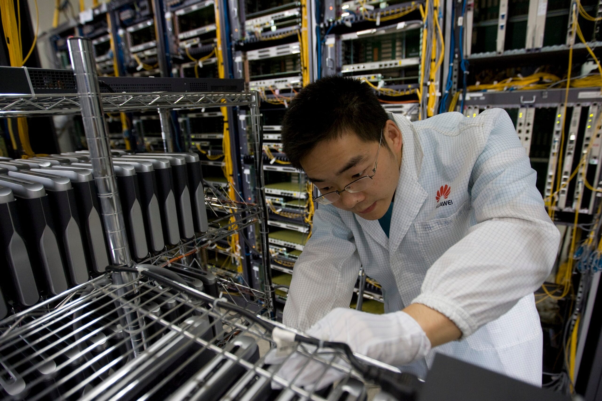 429394 Huawei R&D Spending Reaches 121.4 Billion Yuan as First-Half Profit Falls 36%