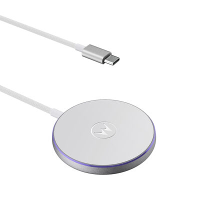 Moto snap wireless charger attached magnetically to a phone