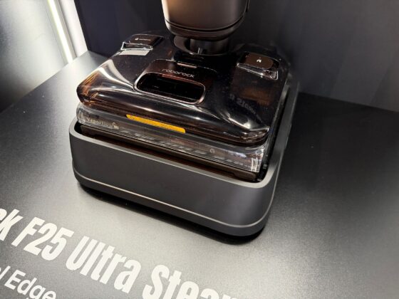 Close-up of the Roborock F25 Ultra Steam Gen 2 cleaning head