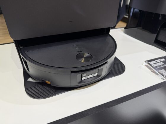 Roborock Saros 20 Flow Complete robot vacuum