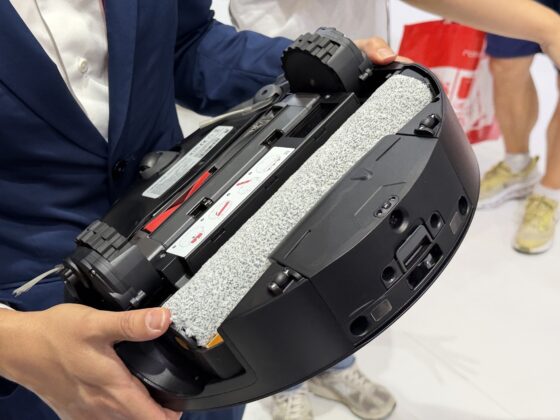 Roborock Saros 20 Flow Complete robot vacuum