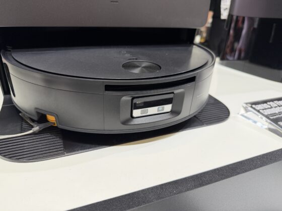 Roborock Saros 20 Flow Complete robot vacuum