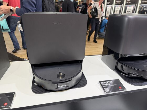 Roborock Saros 20 Flow Complete robot vacuum