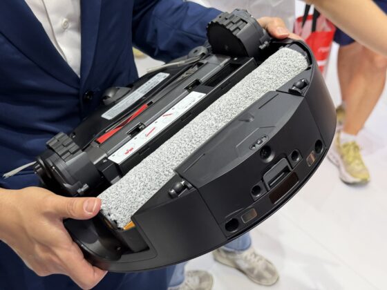Roborock Saros 20 Flow Complete robot vacuum