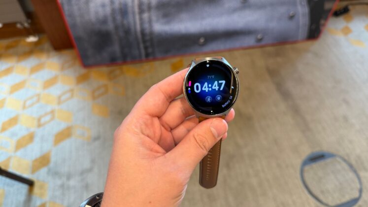 Motorola Moto Watch Ultra pairs Wear OS 6 with LTE and a 1.5-inch pOLED display