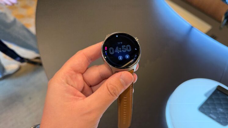 Motorola Moto Watch Ultra pairs Wear OS 6 with LTE and a 1.5-inch pOLED display