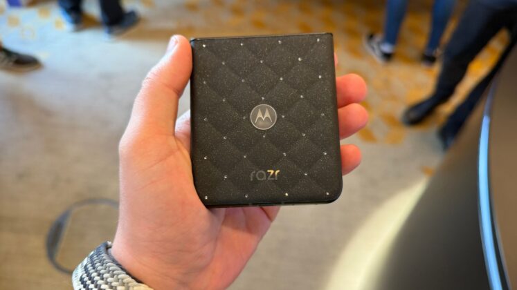 Motorola razr 70 Crystals by Swarovski edition