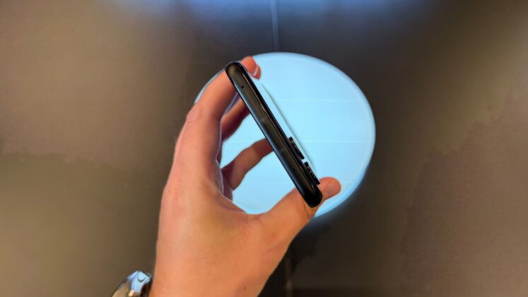 Motorola razr 70 Swarovski edition in Pantone Meteorite