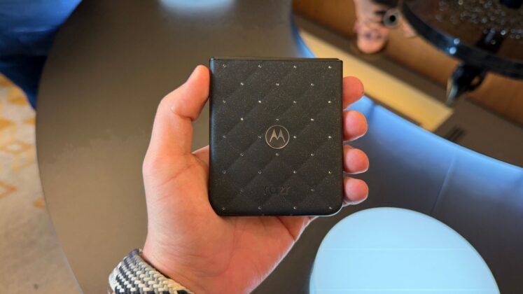 Motorola razr 70 Crystals by Swarovski edition