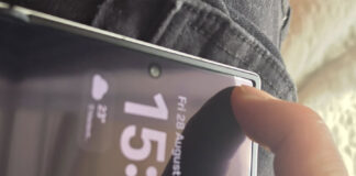 Close-up of a Galaxy Z Fold8 inner foldable display