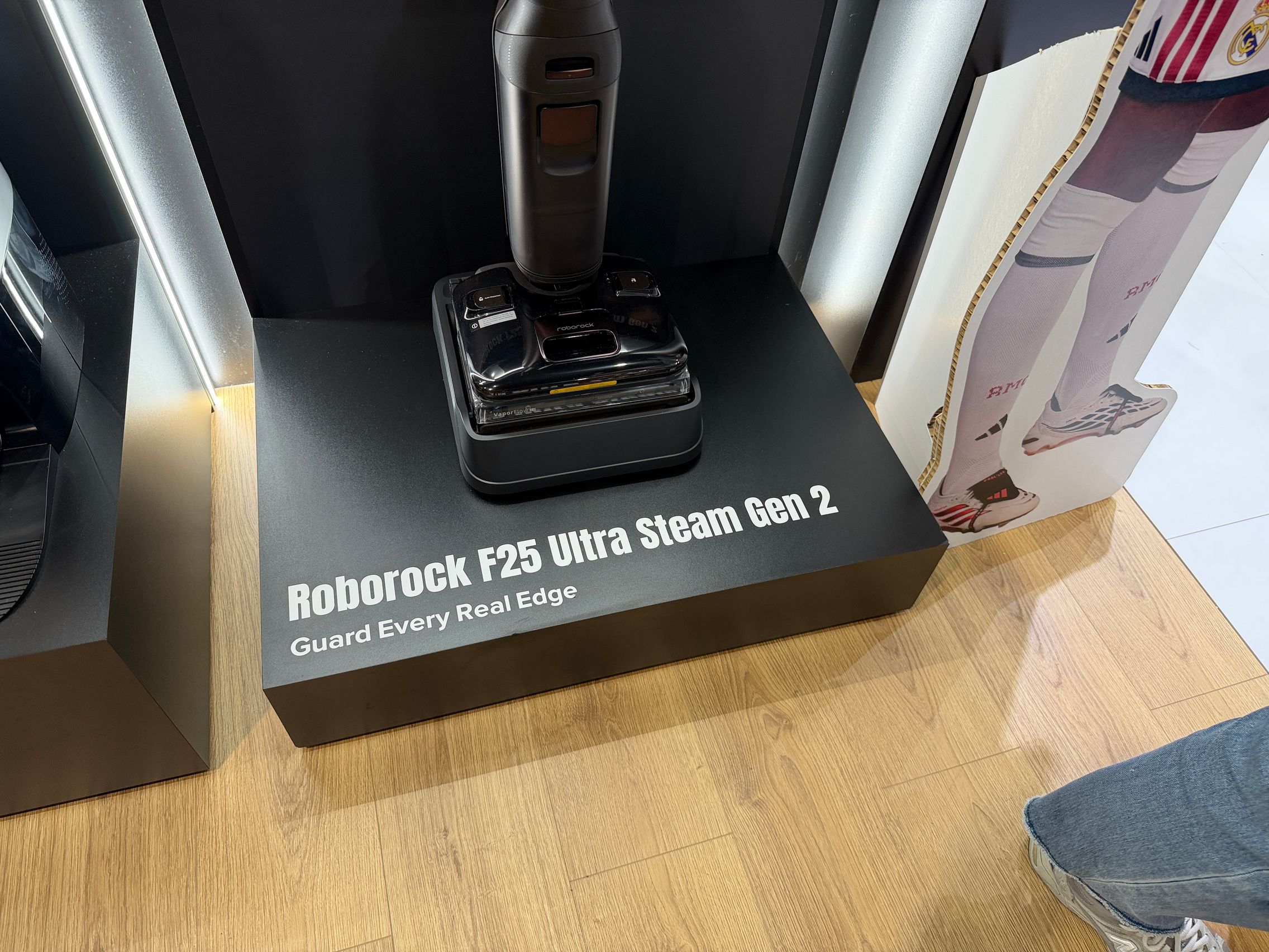 430205 Roborock F25 Ultra Steam Gen 2 wet-and-dry upright cleaner at IFA 2026