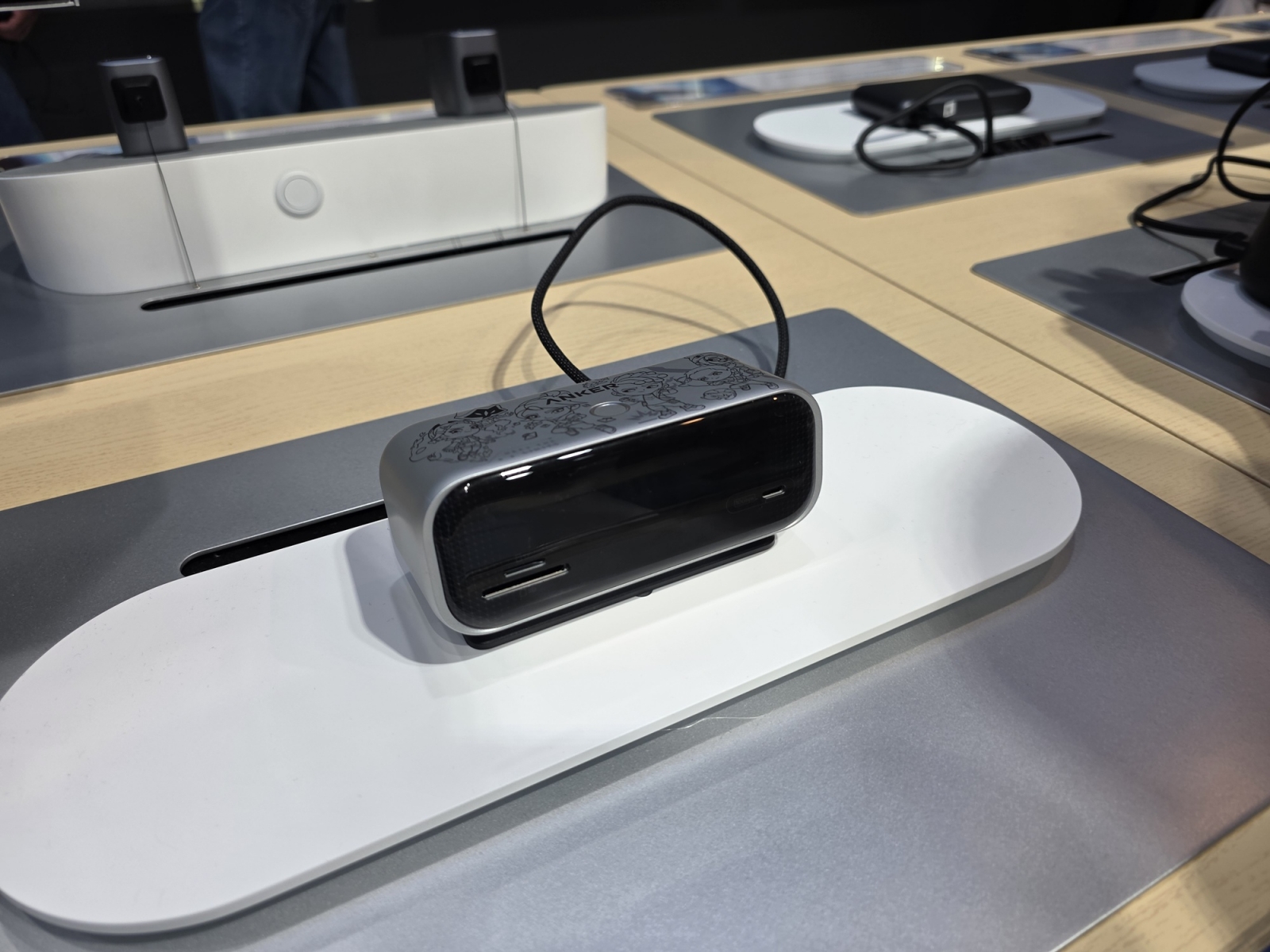 anker-valorant-anker-usb-c-hub-cover-a96523-001 Anker x VALORANT 10-in-1 Desktop USB-C Hub with its built-in status display.