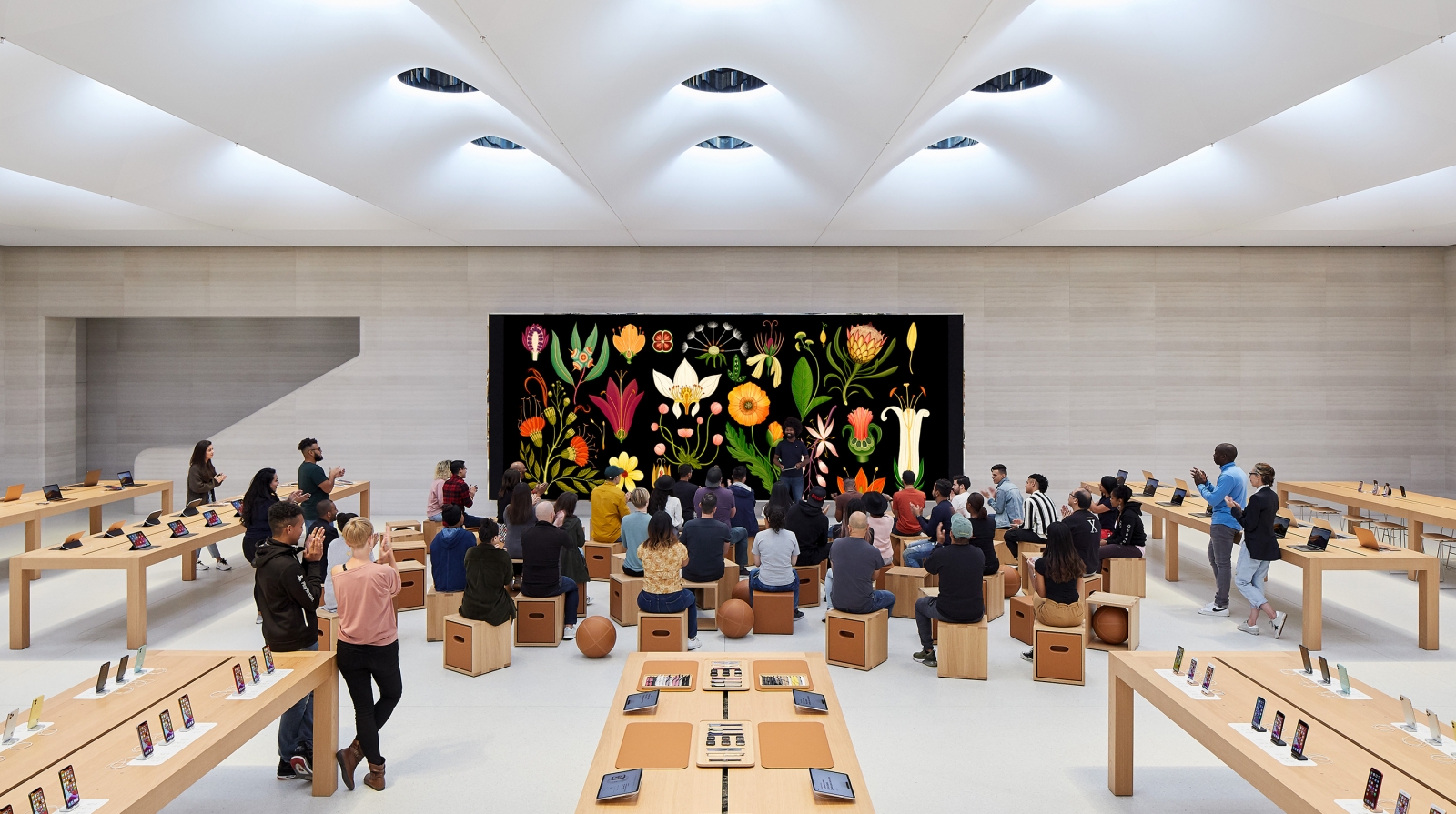 apple-apple-store-genius-bar-cover-a96683-001 Apple Reportedly Plans Apple Store Revamp With New Genius Bars and Pickup Areas