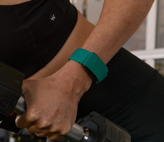 Apple Reportedly Prototyping a Screenless Fitness Band for 2028 or Later