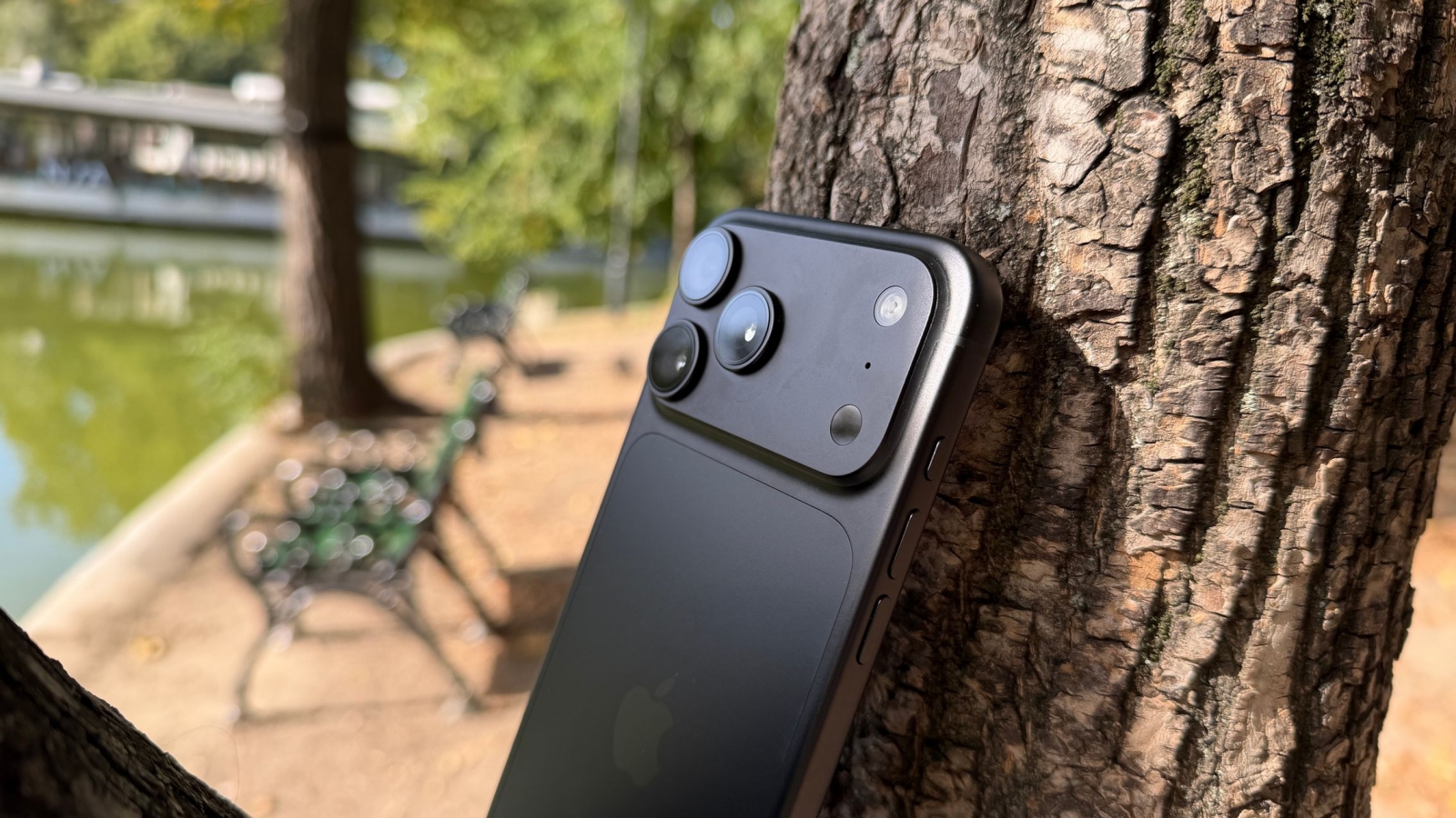 apple-iphone-18-pro-max-pro-max-cover-a97012-002 iPhone 18 Pro Max Camera Test: Variable Aperture Adds Physical Depth Control