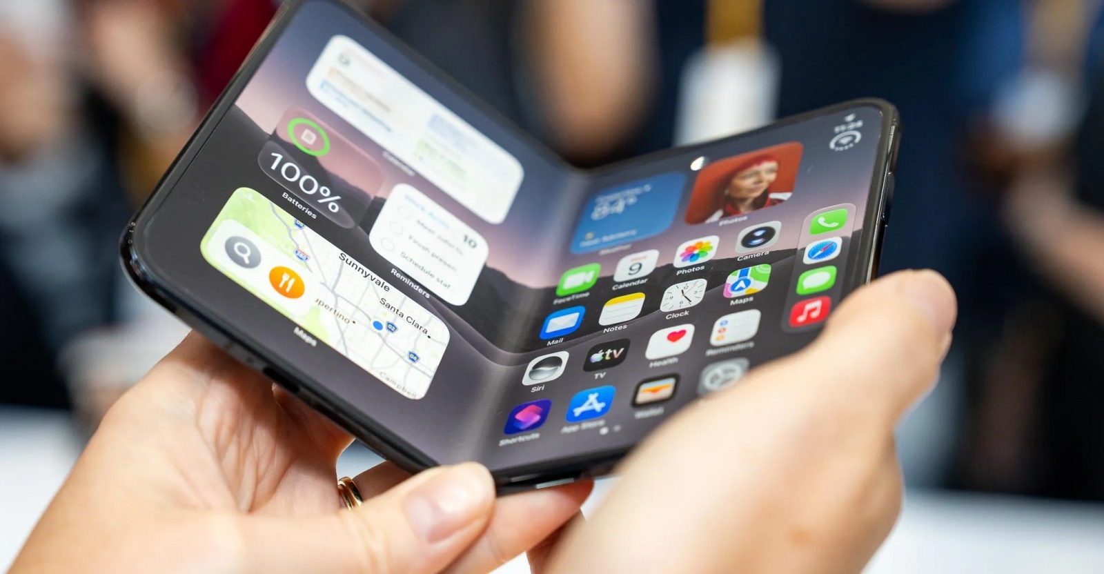 apple-iphone-duo-iphone-duo-3-cover-a96736-001 Gurman: Face ID and telephoto camera may not reach iPhone Duo until third generation