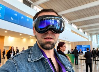 Apple Tests Lighter Vision Headset Designs With External Compute Module Apple Vision Pro headset