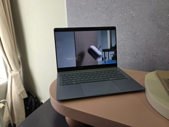 ASUS Zenbook 14 UX3480 viewed from the side