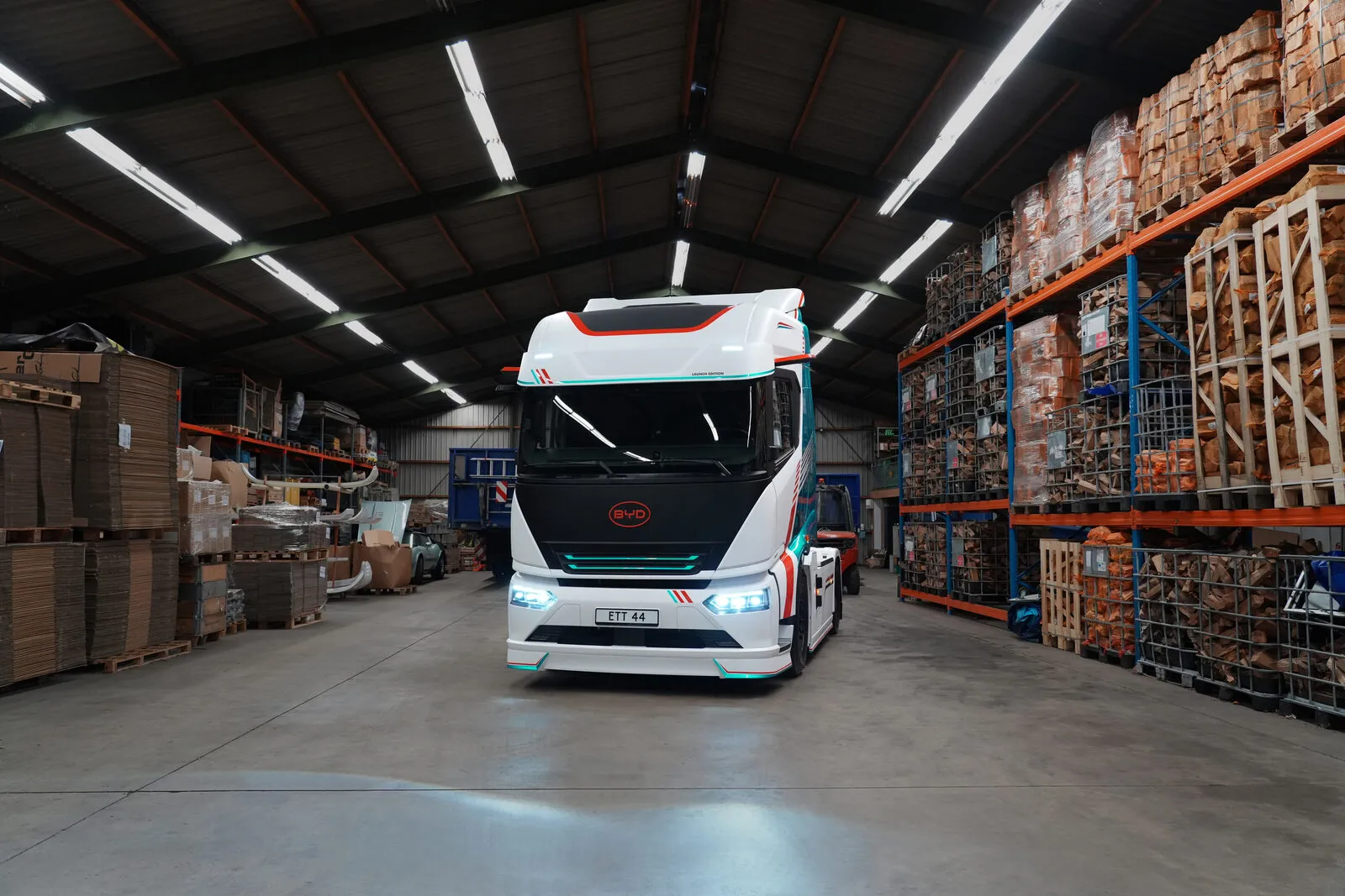 BYD ETT 44 electric truck, rated for up to 44 tons with a claimed 600 km range