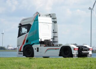 BYD ETT 44 Targets Heavy Haul With 1.5 MW Charging and 600 km Claimed Range BYD ETT 44 electric heavy-duty tractor truck
