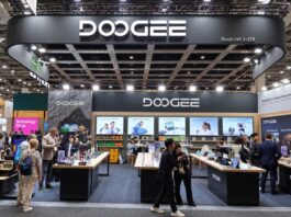 DOOGEE V Max Play Puts a 100-Lumen Projector in a 20,500mAh Rugged Phone