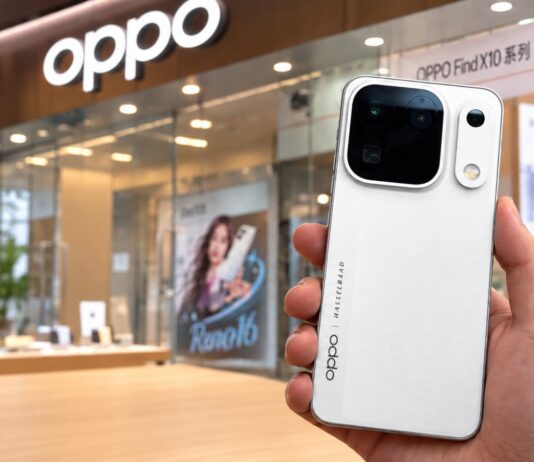 OPPO Find X10 series phones displayed in a Chinese retail store ahead of launch