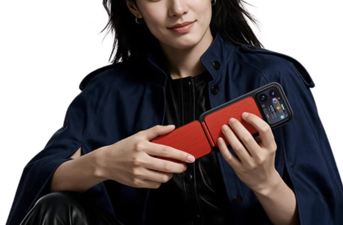 fotografie-cover-a97052-001 Xiaomi Pocket Guitar magnetic accessory attached to a Xiaomi smartphone