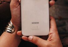 Honor 700 Pro Tipped to Add Rear Display as ARRI-Equipped Foldable Takes Shape Honor smartphone promotional image