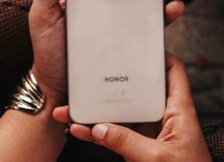 Honor 700 Pro Tipped to Add Rear Display as ARRI-Equipped Foldable Takes Shape Honor smartphone promotional image