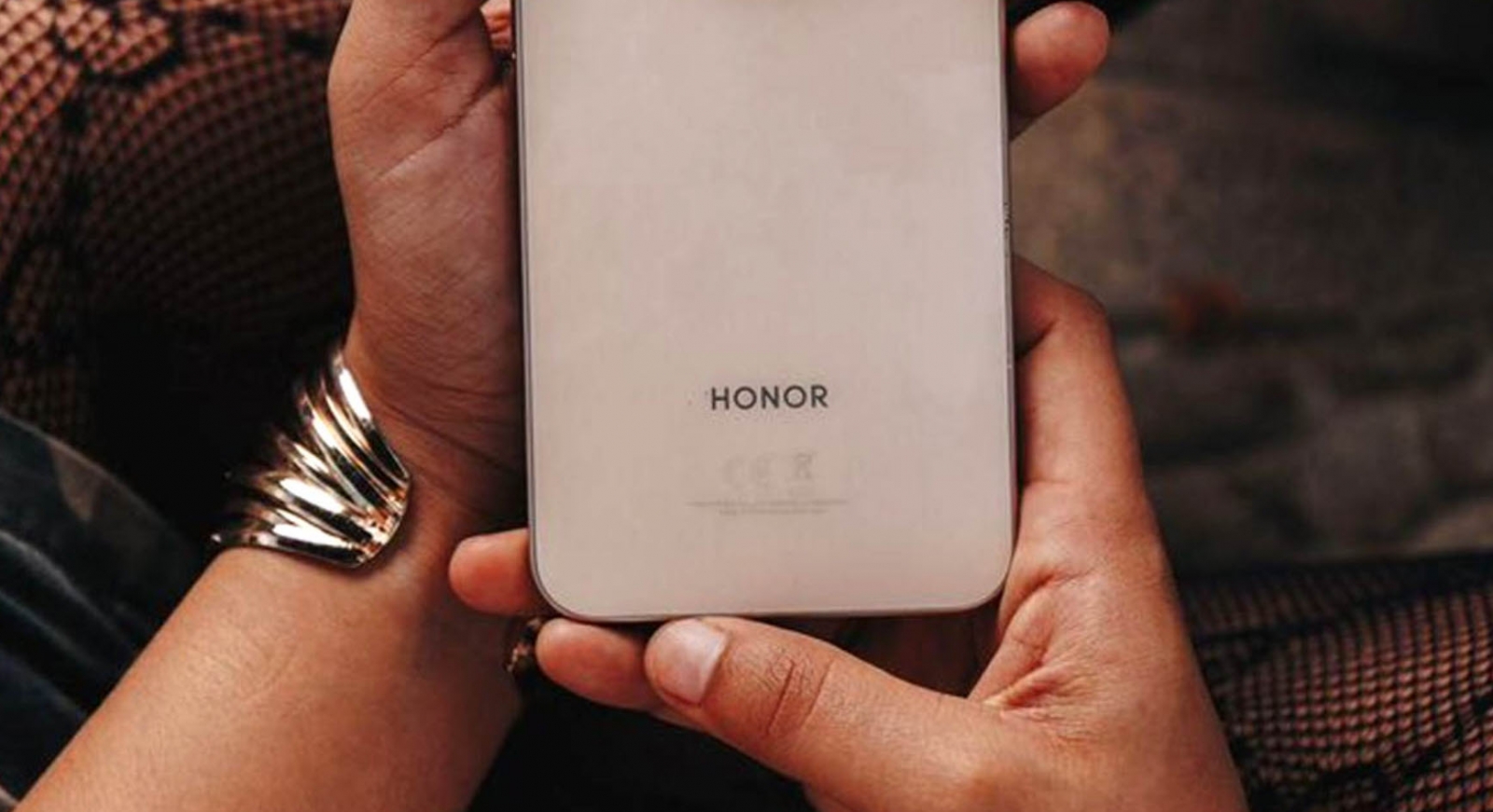 honor-honor-700-pro-honor-magic-9-cover-a97165-001 Honor smartphone promotional image