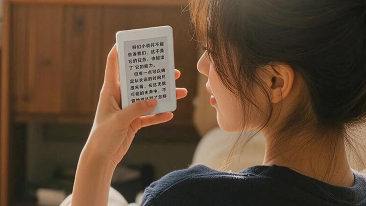 HONOR Life S3 with its 3.68-inch E-Ink display