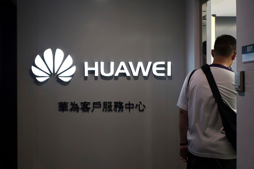huawei-huawei-ascend-ascend-960-cover-a96797-001 Huawei AI computing hardware illustration
