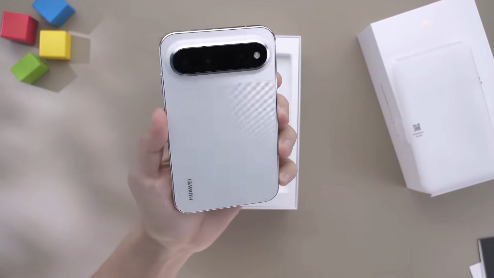 huawei-pura-x-view-huawei-pura-100-huawei-cover-a96850-001 Huawei Pura X View wide-format smartphone