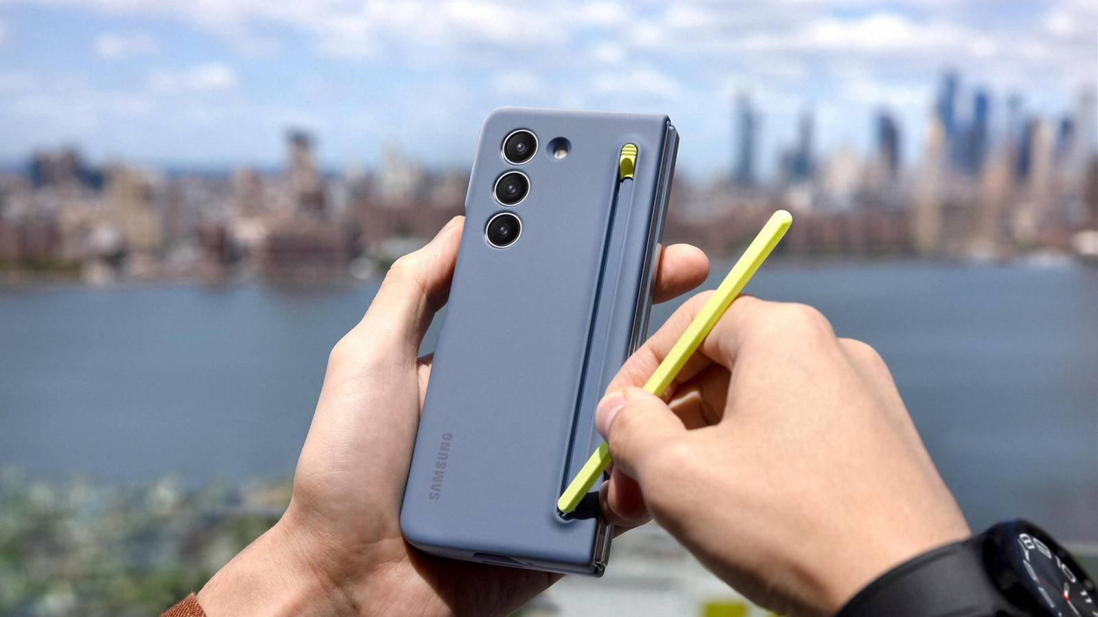 Comparison image related to Apple Pencil and Samsung S Pen support on foldable phones