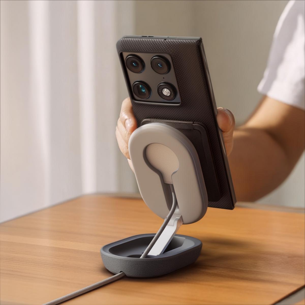 Motorola moto snap wireless charger promotional image